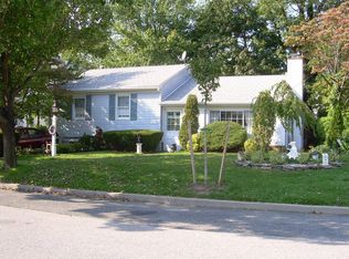 2083 2nd Ave, Merrick, NY 11566