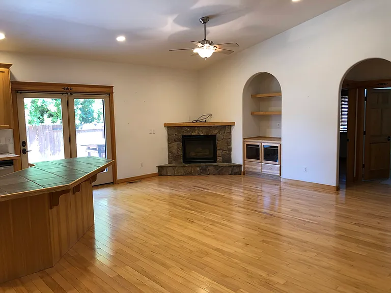 2410 NW 21st St — Photo 5