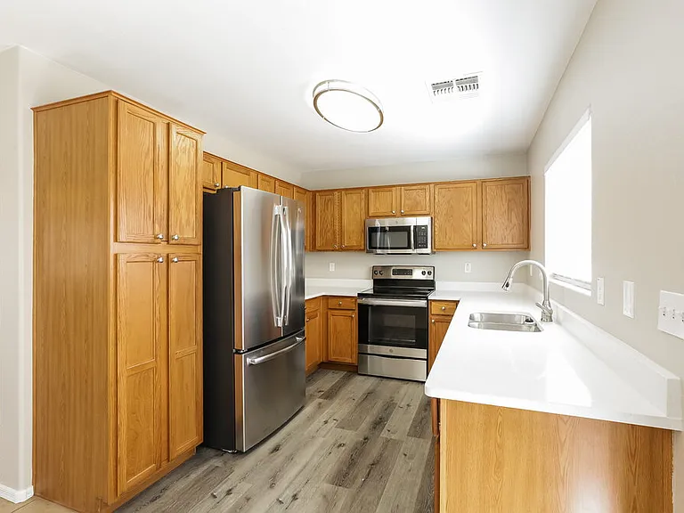 1629 W Burgess Ln — Photo 9