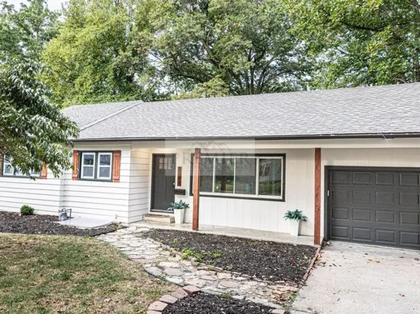 8340 Riggs St, Overland Park, KS 66212