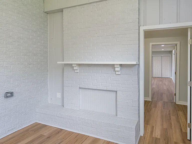 1304 Aston St — Photo 13