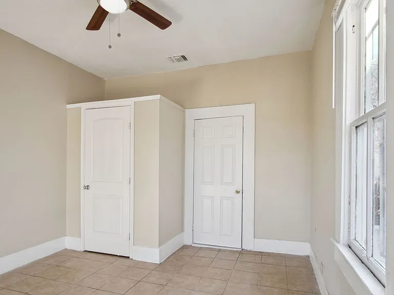 1518 Burnet St — Photo 15