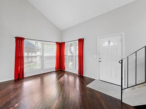 5th image of 1095 Humber Cir