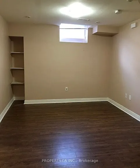 2194 Wildwood Cres E #LOWER — Photo 3
