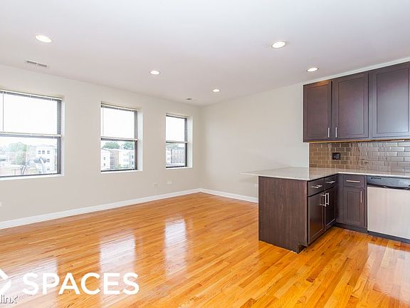 2nd image of 4759 N Maplewood Ave #Unt401