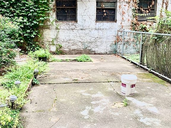 5th image of 319 W 29th St #1A