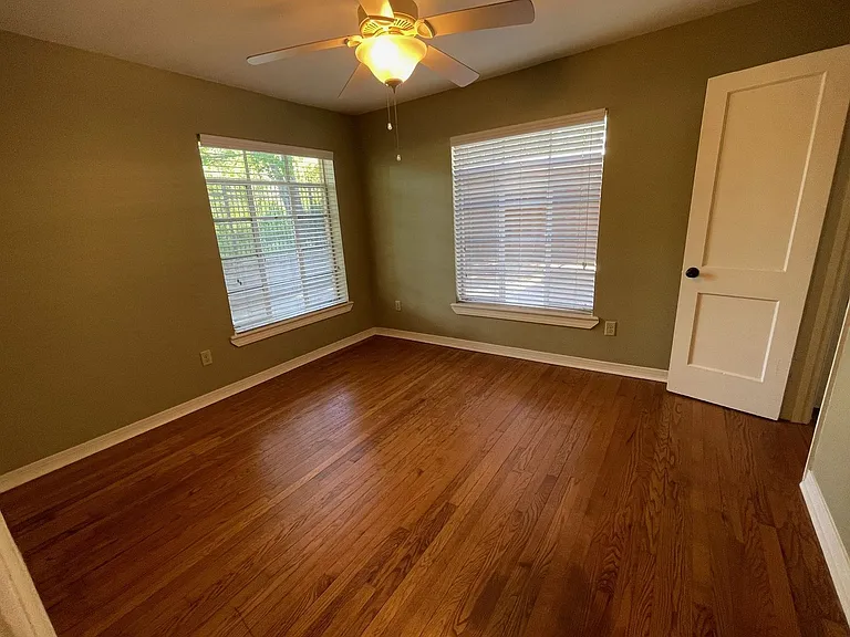 1406 Broadway St — Photo 17