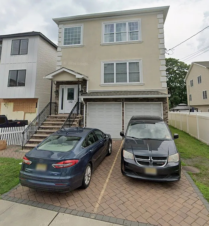 3 bed, 2500 sqft, $3,800 — Photo 1
