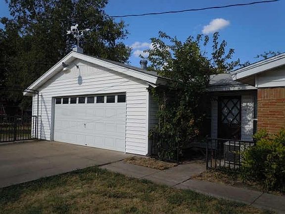 2nd image of 2401 Miriam Ln
