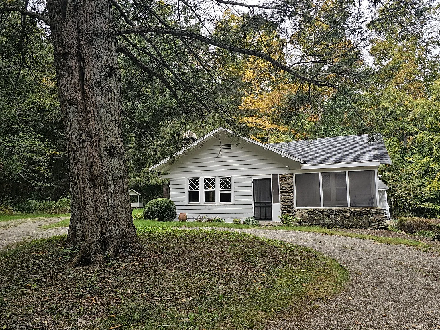 2 bed, 1.0 bath, 1026 sqft, $3,200 — Photo 1