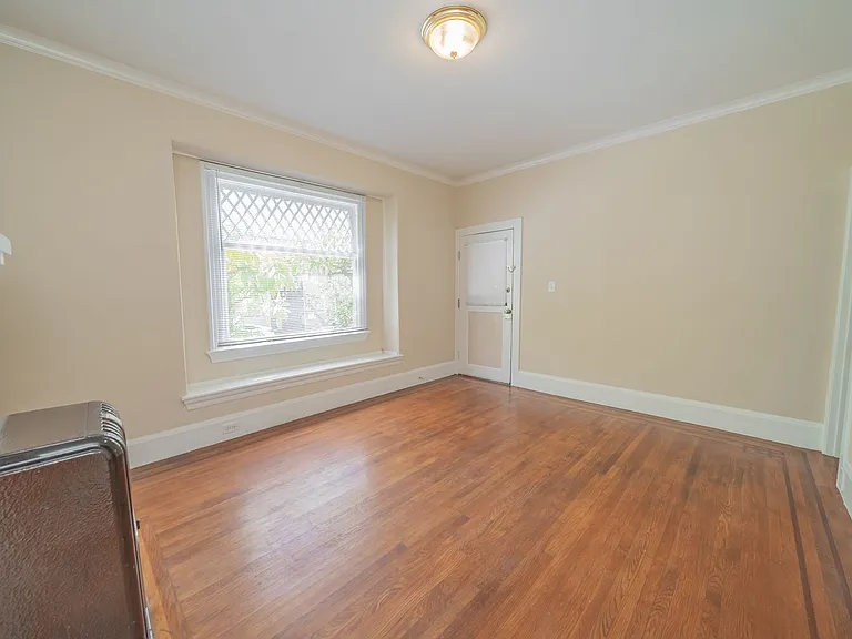38 Glen Avenue — Photo 4