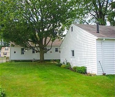 5th image of 30803 Crescent Dr