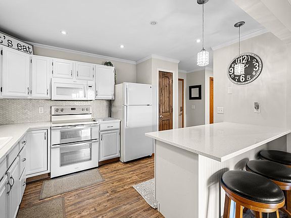 2nd image of 1212 GRAND AVENUE #28