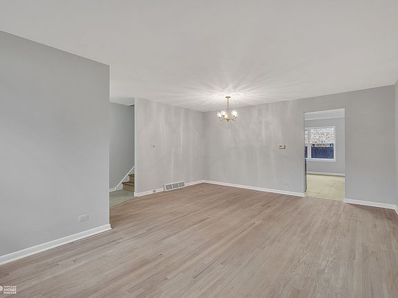 4th image of 1708 W Thome Ave