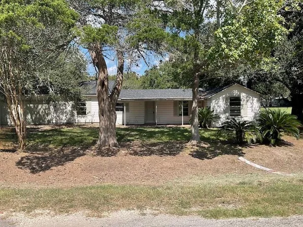 1329 Adams Rd, Bay City, TX 77414