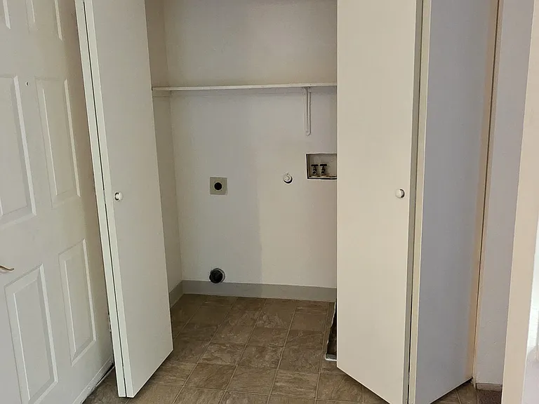 Brittany Crossing Apartments — Photo 19