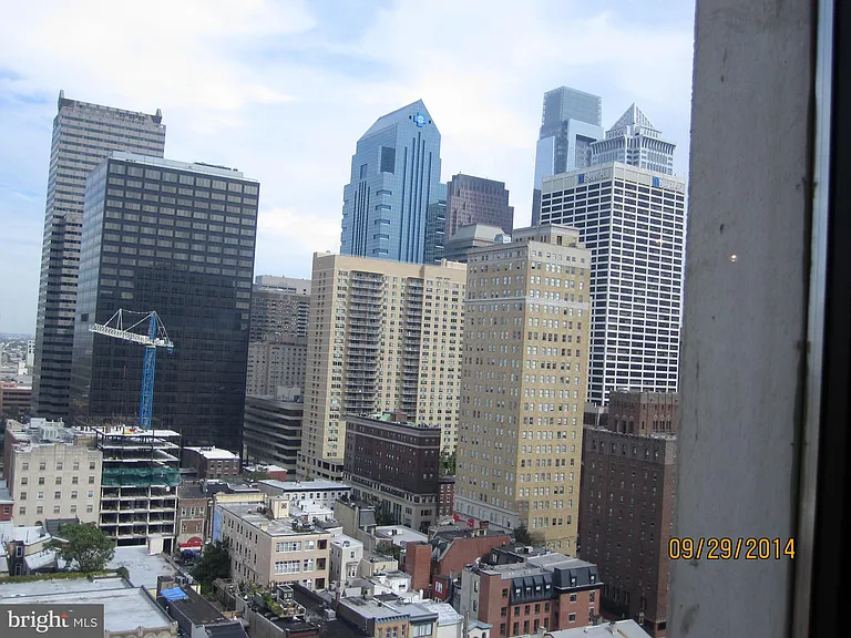 2020 Walnut St #20H — Photo 7