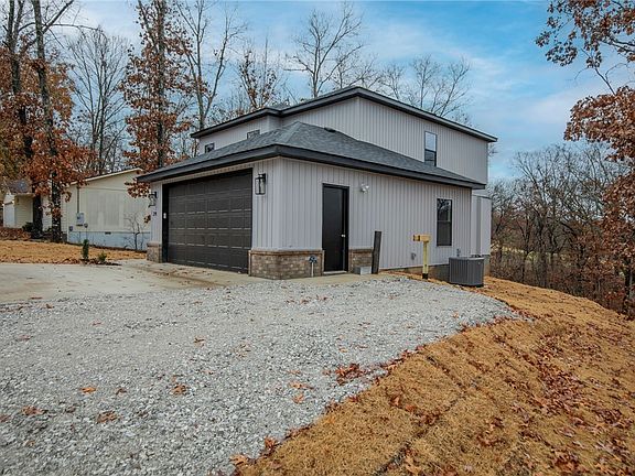 5th image of 39 Sunderland Dr