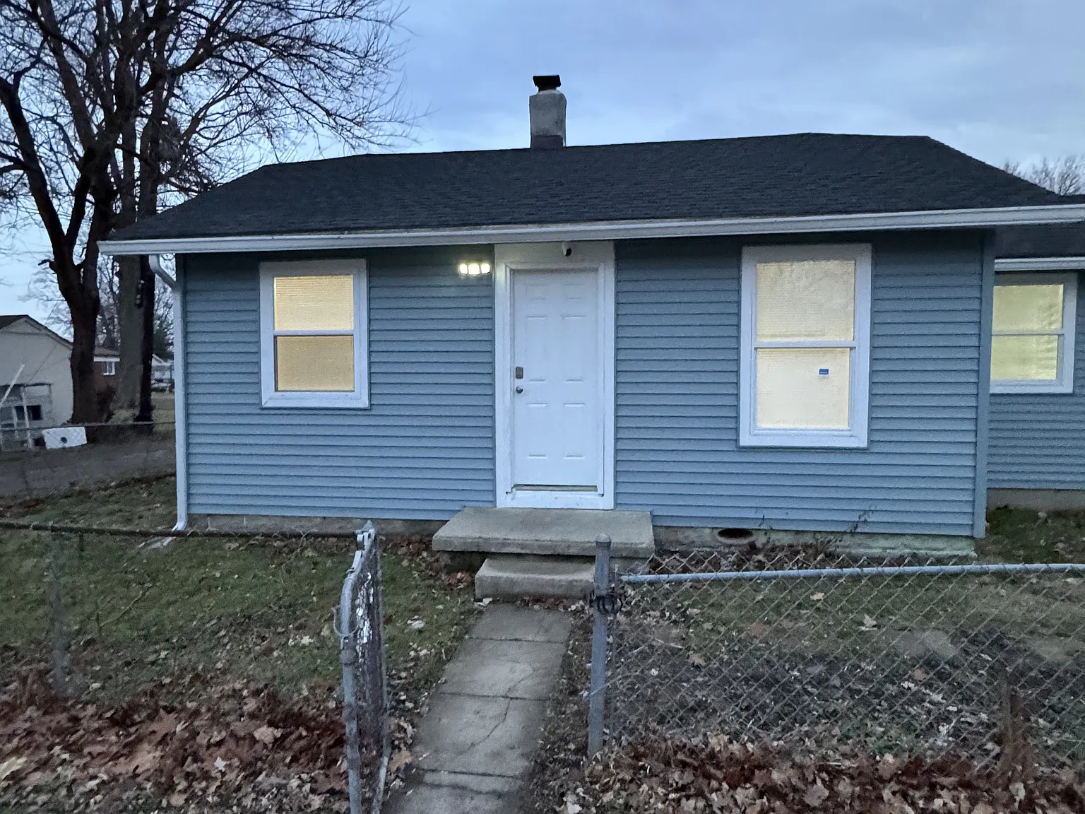 2 bed, 600 sqft, $1,300 — Photo 1