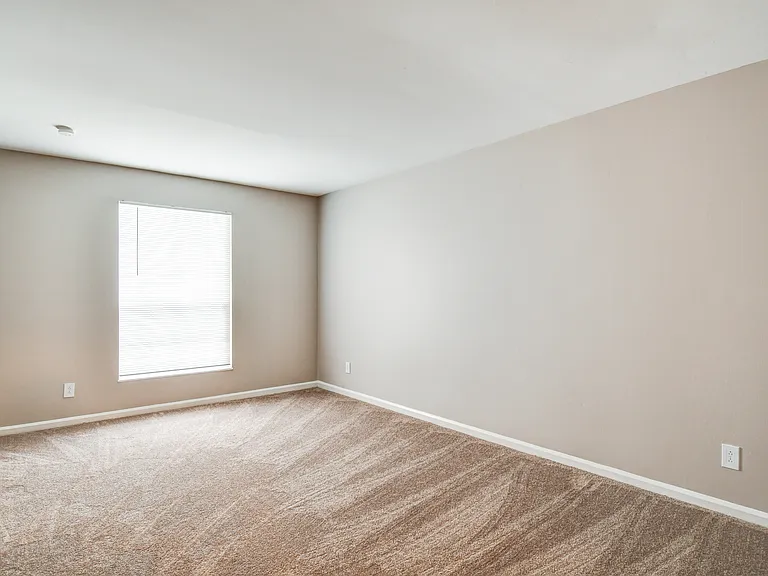 Fox Hunt Apartments — Photo 42