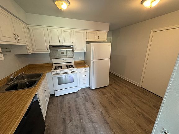 3rd image of 90-92 Olesen Dr #101