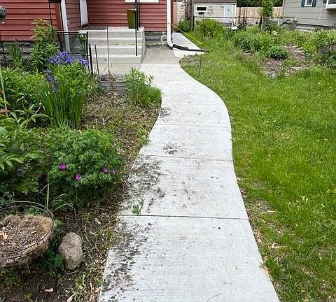 4th image of 2812 33rd Ave S