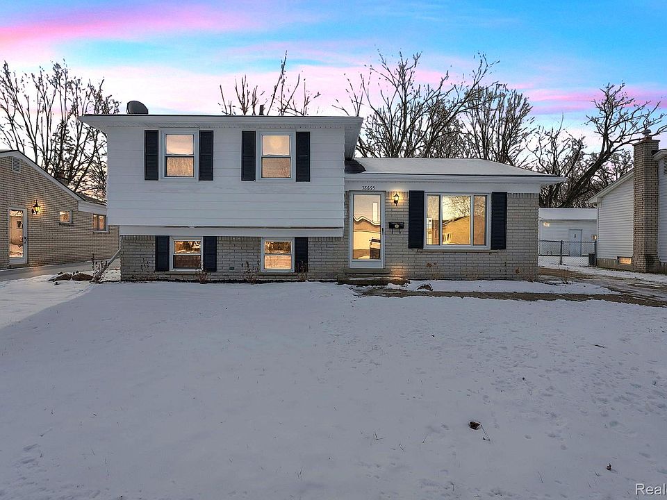 1st image of 38665 Maes St