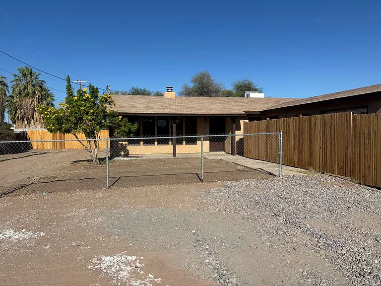 833 S Palm Ave — Photo 1