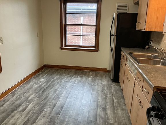 2nd image of 2865 N Hartung Ave