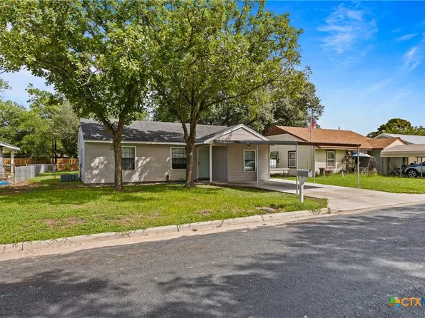 205 Sandra St, Edna, TX 77957