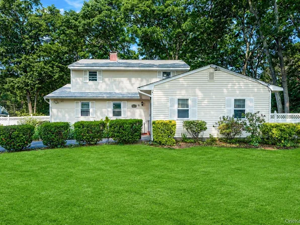128 Avenue B, Holbrook, NY 11741