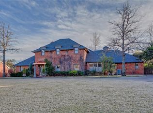 1704 Kingsbury Ln, Nichols Hills, OK 73116