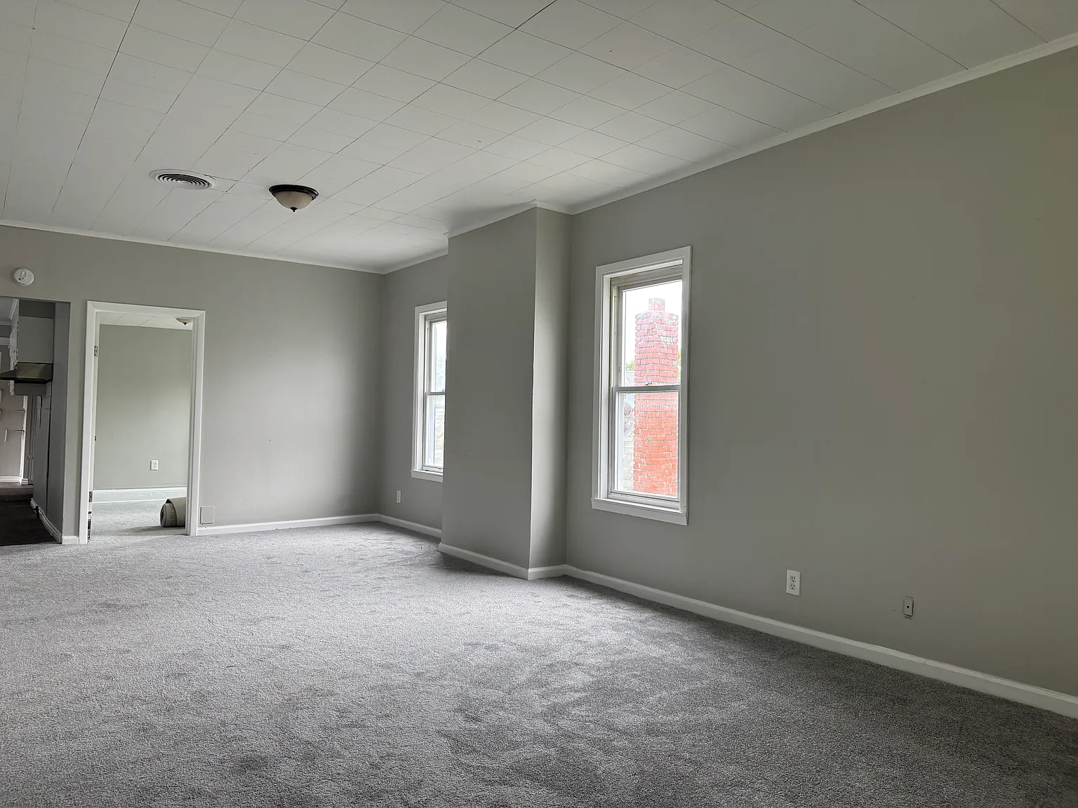 3 bed, $1,400 — Photo 3