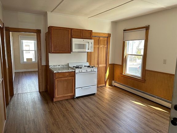 4th image of 136 Campbell St