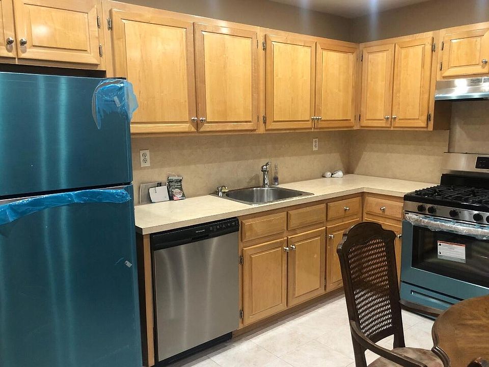 1st image of 852 Vincent Ave