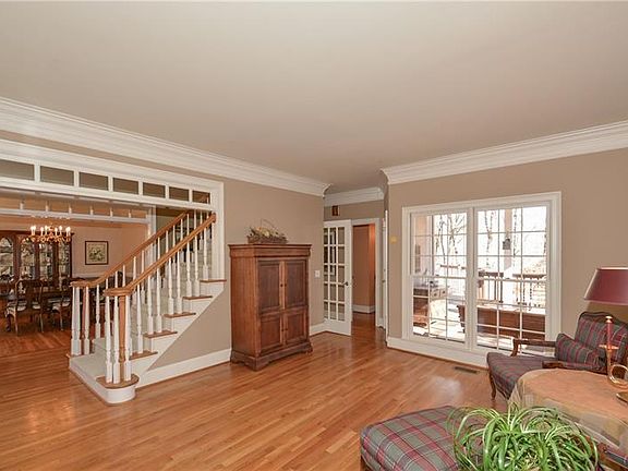 5th image of 306 Barclay Pl
