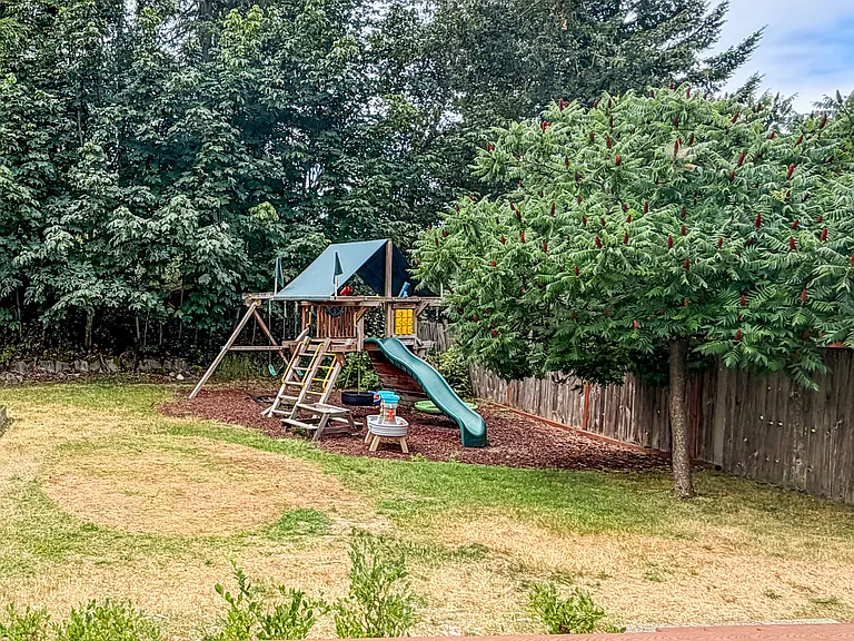 745 Riverside Ln E — Photo 27