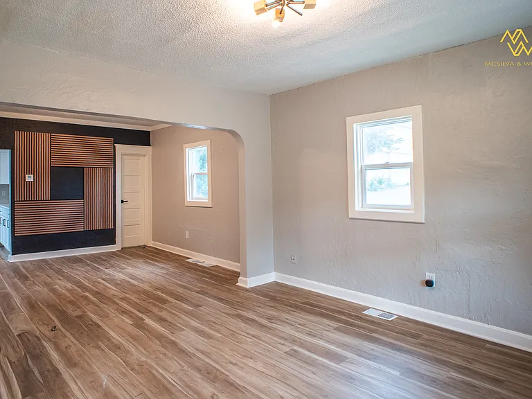 112 Topping Ave — Photo 4