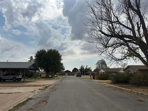 5th image of 518 Ruth Dr