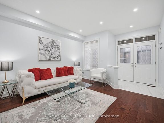 3rd image of 11 Sinatra St
