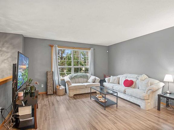 4th image of 56 W Country Ridge Close
