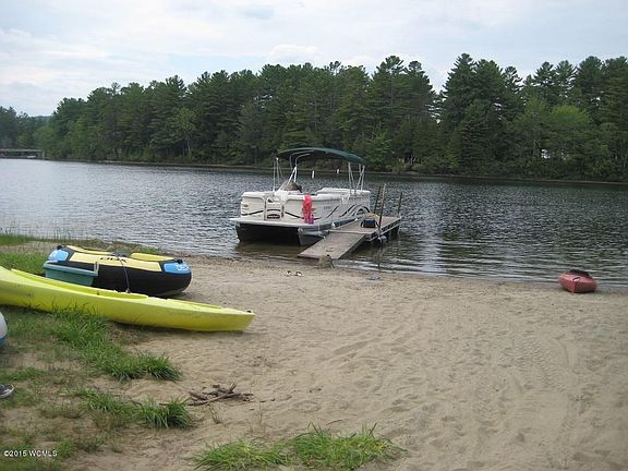 3rd image of 148 E Shore Dr