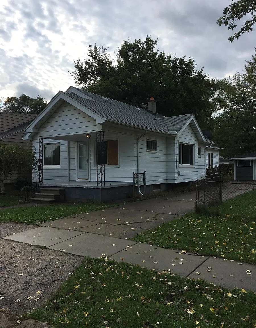 4 bed, 997 sqft, $1,400 — Photo 1