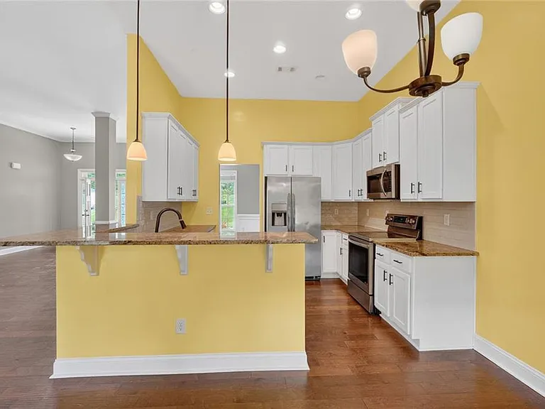 80 Whitley Ct — Photo 9