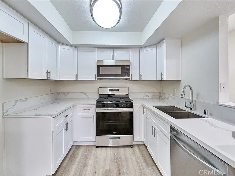 345 S Alexandria Ave #212 — Photo 4