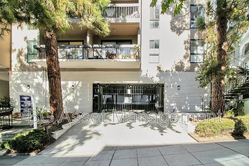 1 bed, 1.0 bath, 646 sqft, $1,900 — Photo 1