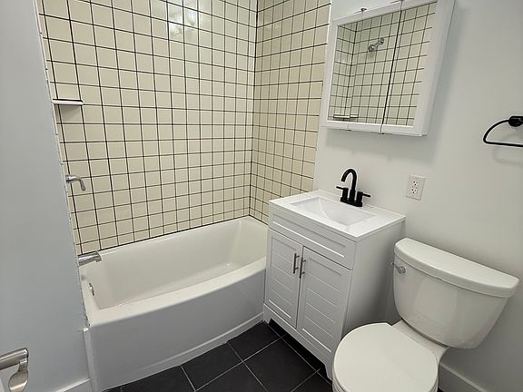 2nd image of 416 Oak Hill Ave #2R