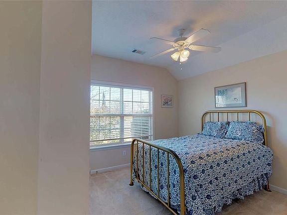 3rd image of 631 Glenmede Ln