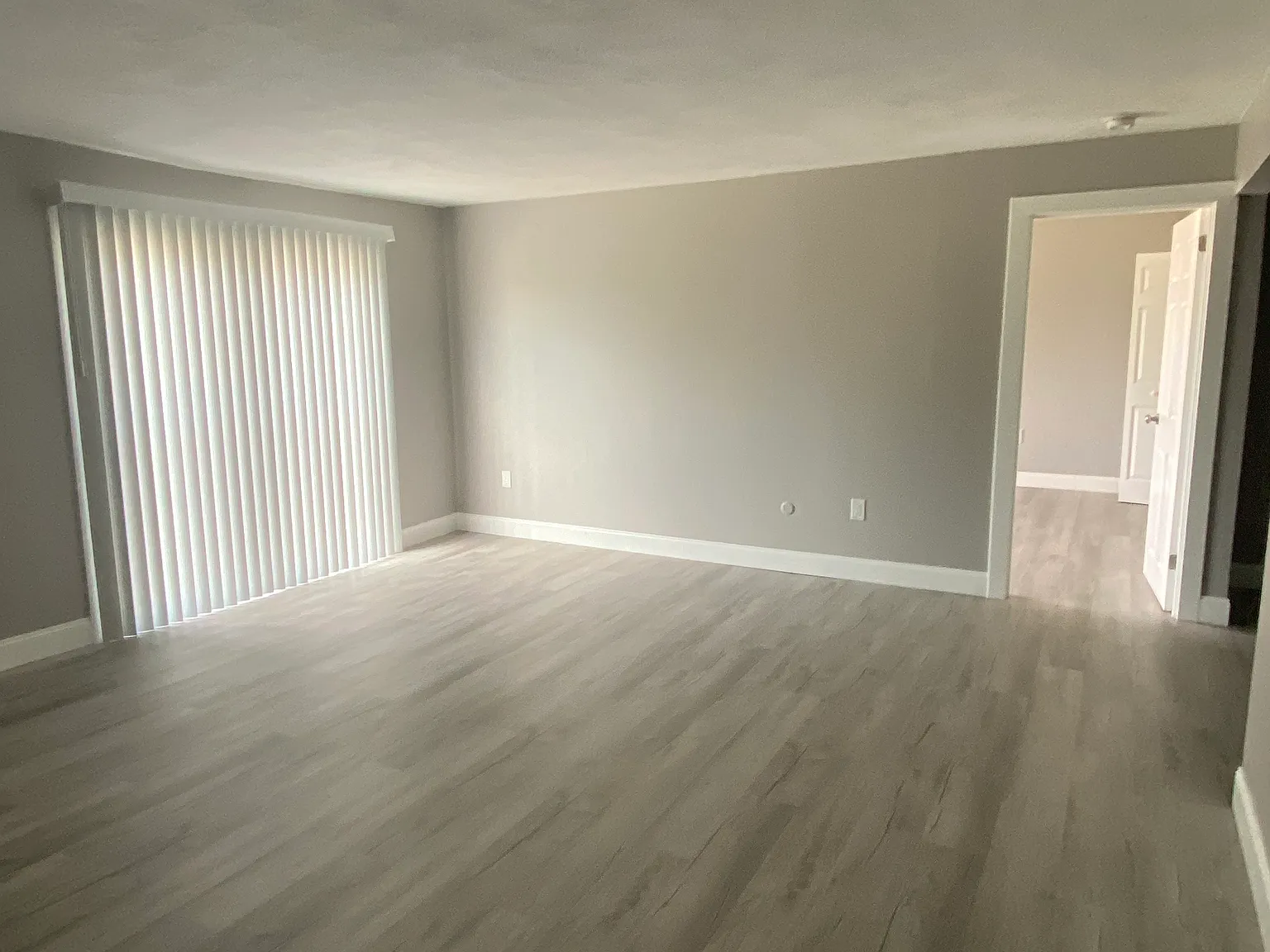1 bed, 870 sqft, $1,700 — Photo 3