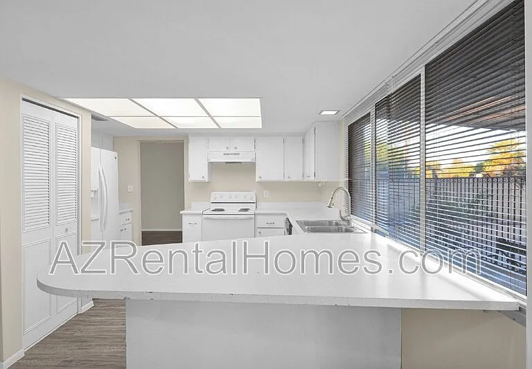 966 E La Jolla Dr — Photo 10